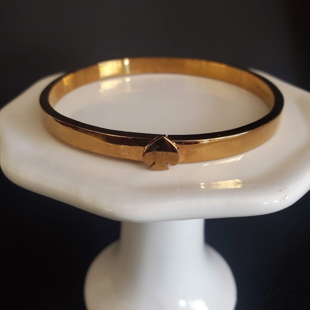 Kate Spade Everyday Spade Narrow Hinged Bangle Gold Plate Spade Clasp Signed